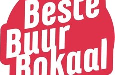 Afbeelding 1 van Corrie de Groot wint Beste Buur Bokaal