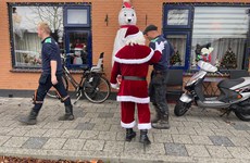 Afbeelding 3 van De Almelose kerstman op het Vinkenplein